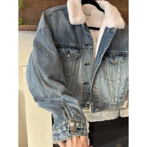 AE American Eagle Sherpa Lined Denim Jacket M oversized Cropped Trucker Preppy - Picture 2 of 8